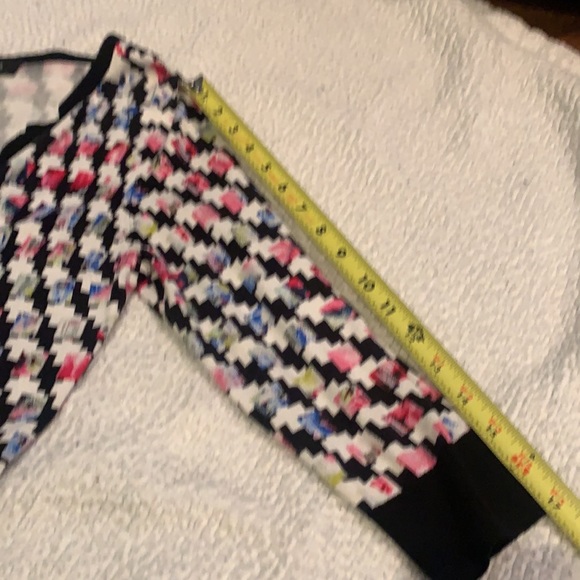 Whitehouse Black Market cardigan. Size Medium but more like a small. NWOT - Picture 8 of 9